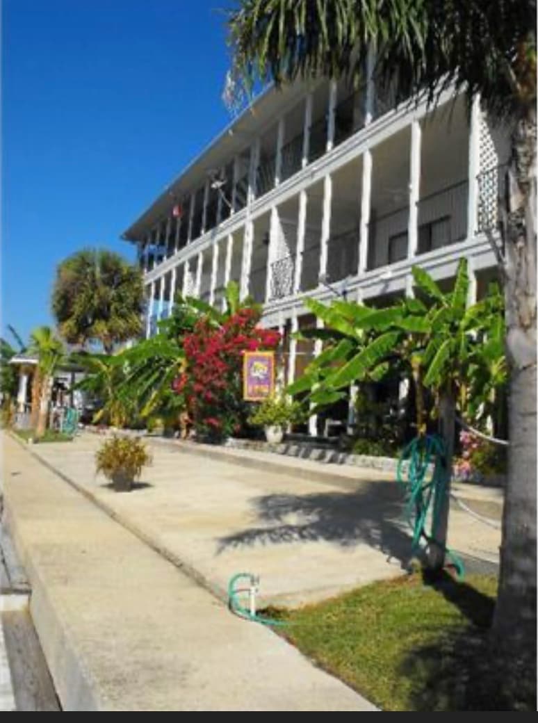 Building Photo - 1143 Marina Dr