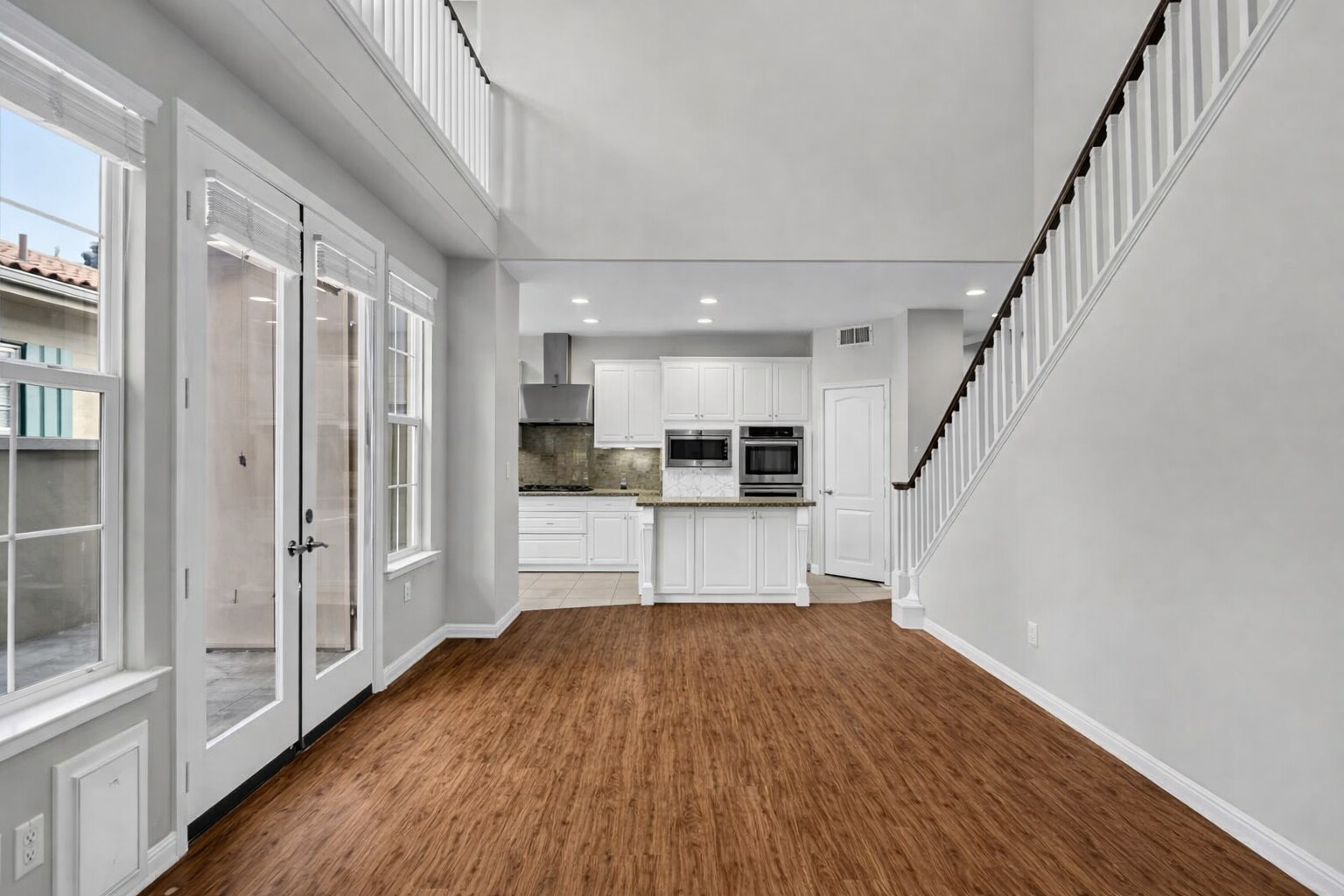 Building Photo - 33 Wonderland