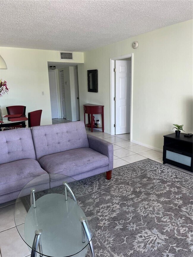 Building Photo - 1817 S Ocean Dr