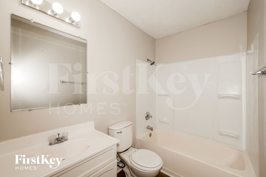 Building Photo - 9318 Kingsboro Cir