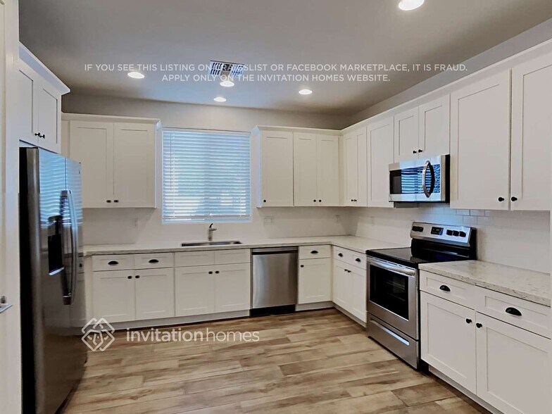 Building Photo - 16505 S 10th St