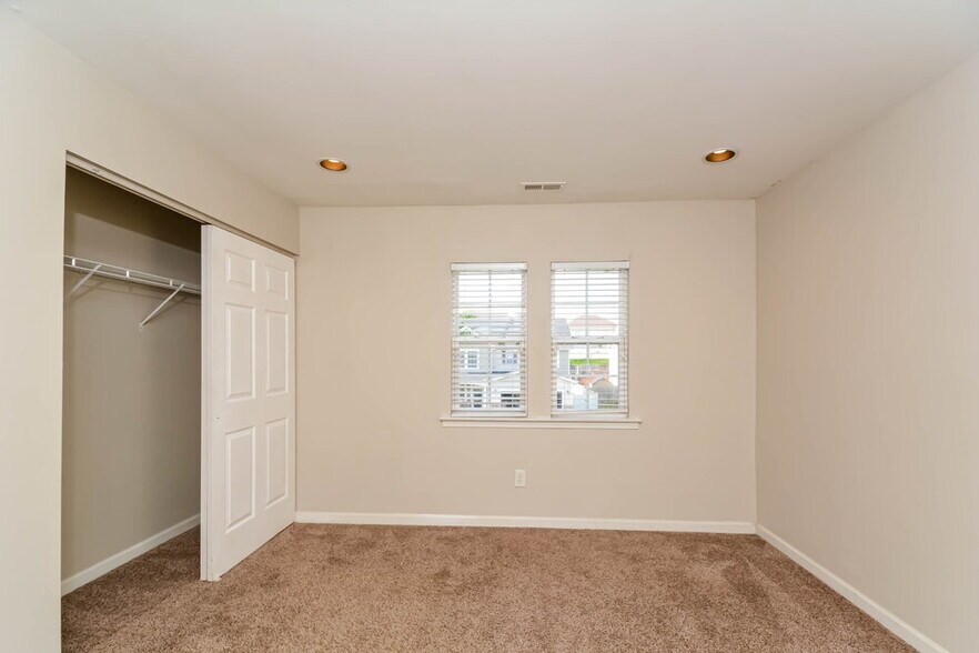 Building Photo - 150 Coalyard Dr