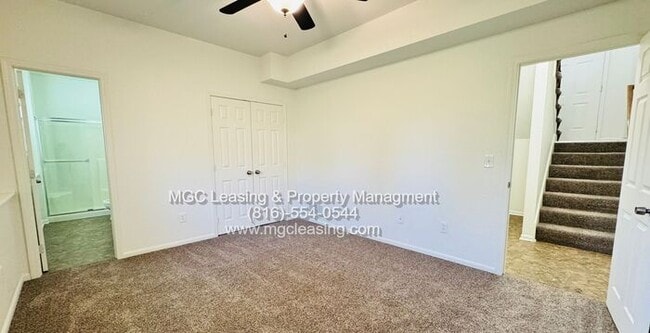 Building Photo - 3 bedroom Duplex with unique floor plan for rent in the Northland