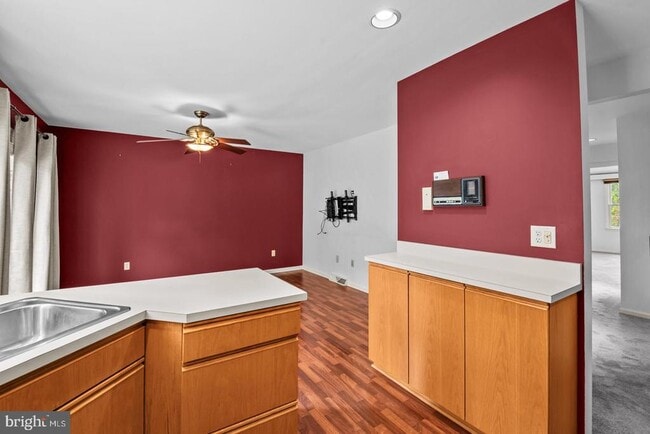 Building Photo - 1913 Meadow Ln