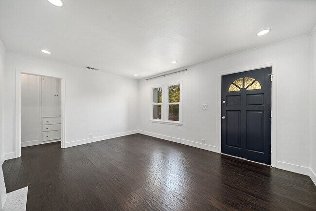 Building Photo - 4978 N North Maywood Ave