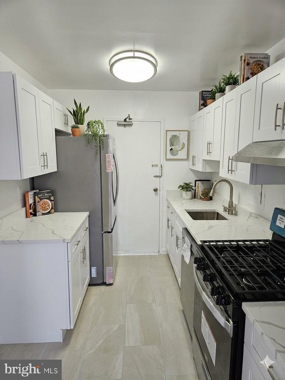 Building Photo - 6631 Wakefield Dr