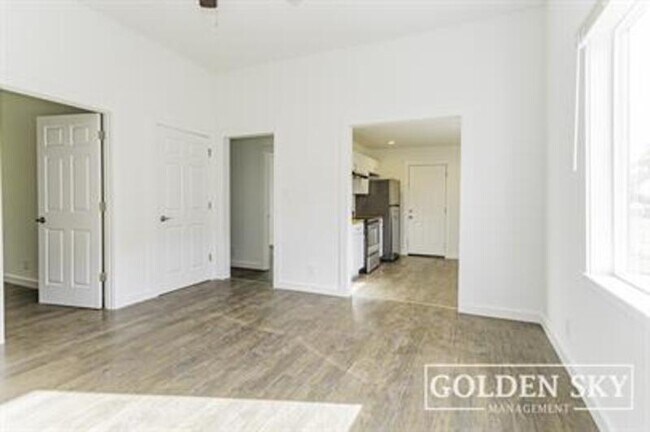 Building Photo - 820 S Hackley St