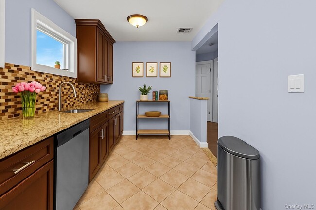 Building Photo - 539 W Park Ave