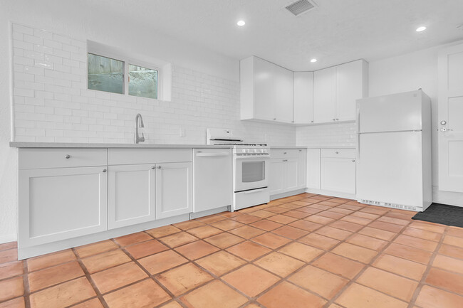Building Photo - 3426 S Carolina St