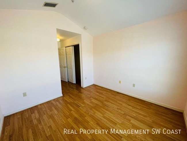 Building Photo - 936 Hampton Cir