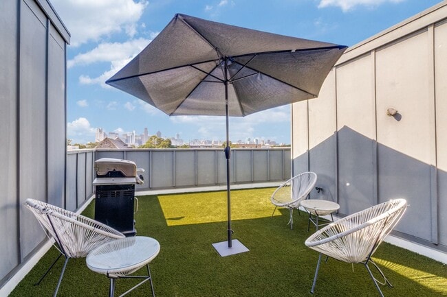 Building Photo - Beautiful Modern Three-Story Townhome minutes from Lower Greenville!