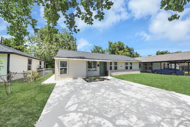 Building Photo - 5003 Enyart St