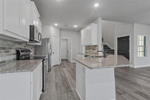 Building Photo - 708 Amber Dr