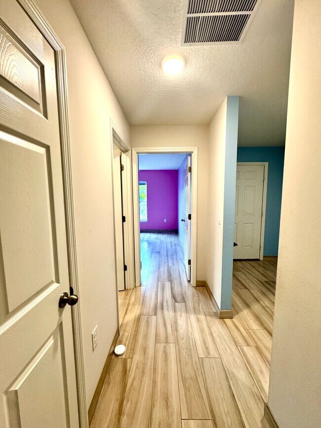 Building Photo - Beautiful 4-Bed, 2-Bath Home in a Prime Location!