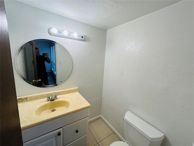 Building Photo - 3908 Crayrich Cir
