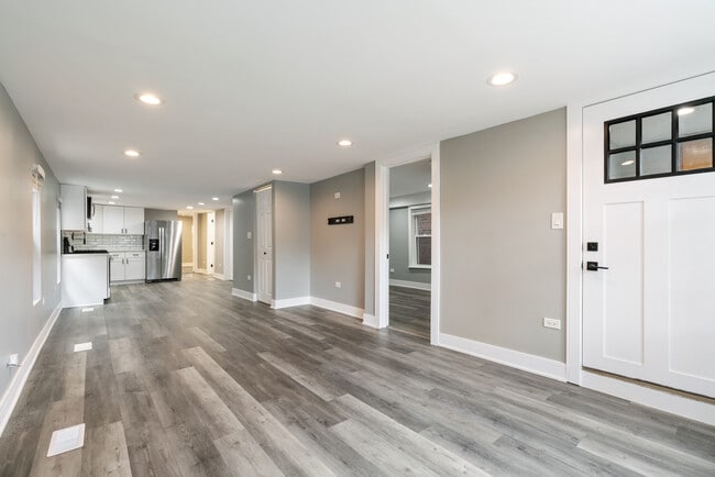 Building Photo - 4624 N Springfield Ave