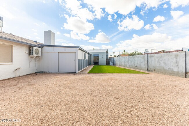 Building Photo - 1340 E Garnet Cir