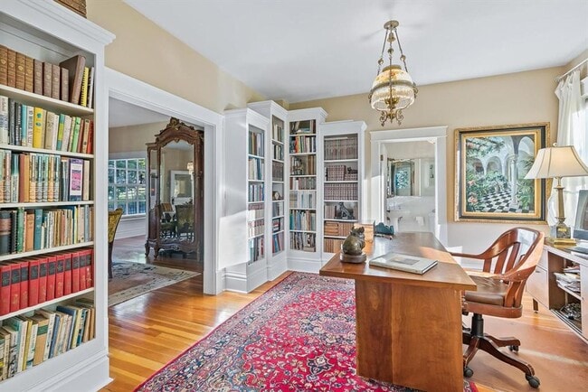 Building Photo - Historic Queen-Anne Style Home