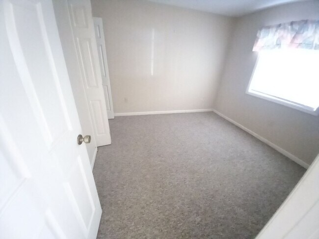 Building Photo - First Floor, 1 Bedroom, 1 Bath Condo with ...