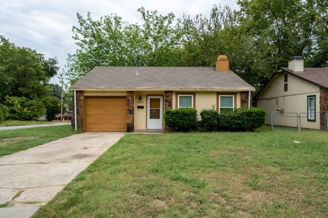 Building Photo - 2 Bed | 1 Bath | Tulsa