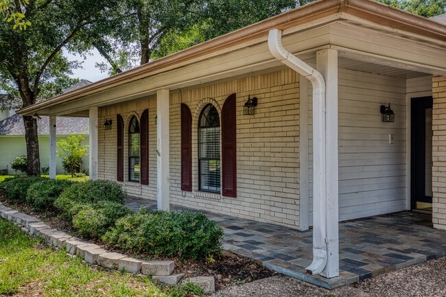 Building Photo - 216 Duerr Dr