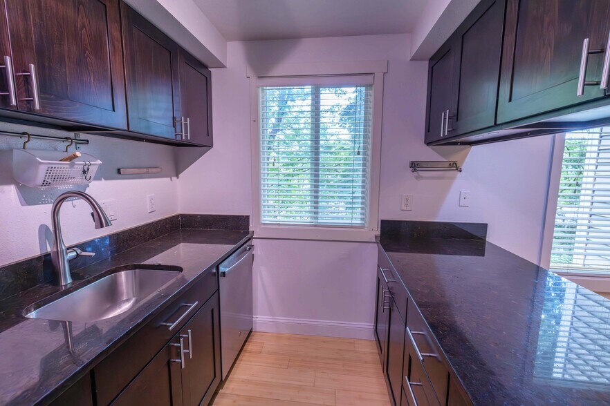 Building Photo - 15238 SE 43rd Ct