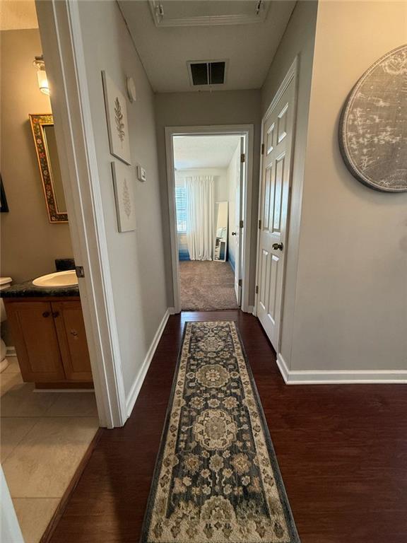 Building Photo - 20 Pointe Way