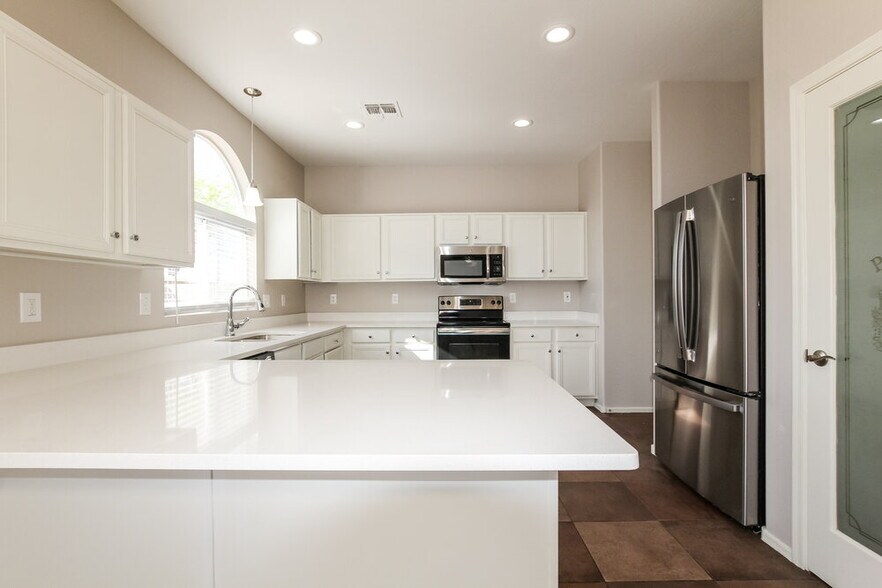 Building Photo - 2408 S 90th Glen