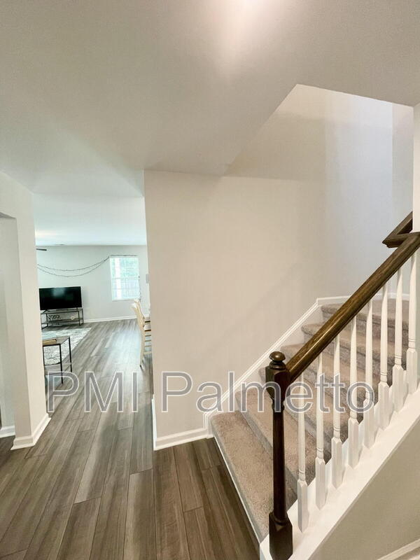 Building Photo - 633 Wooster Dr