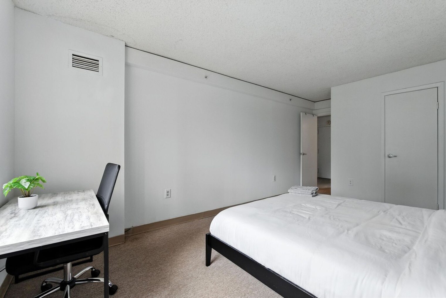 Building Photo - 1711 Bellevue Ave