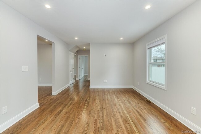 Building Photo - 479 Woodbury Rd