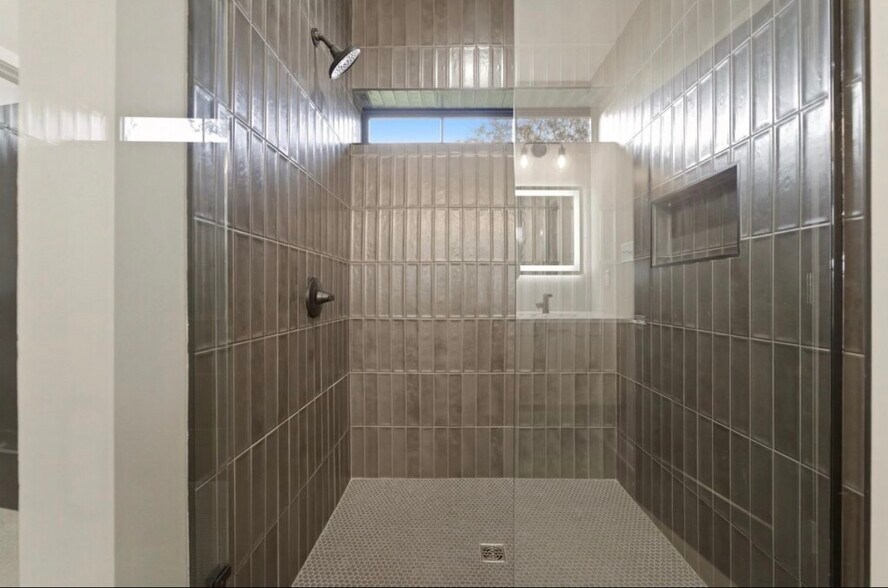 master shower - 331 Cherryhill St