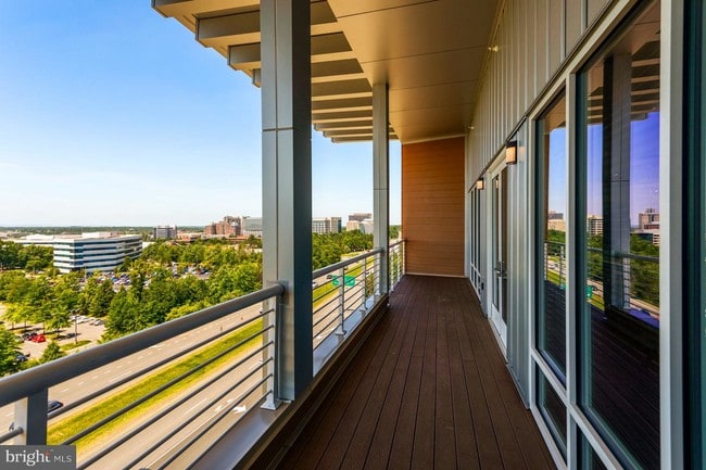 Building Photo - 11830 Sunrise Valley Dr