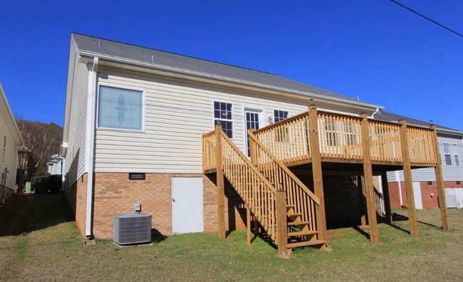 Building Photo - 20 Mountainside Cir