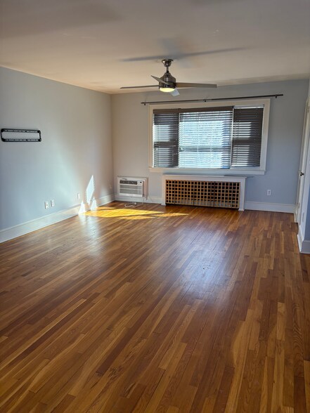 Building Photo - 12 Wedgewood Dr