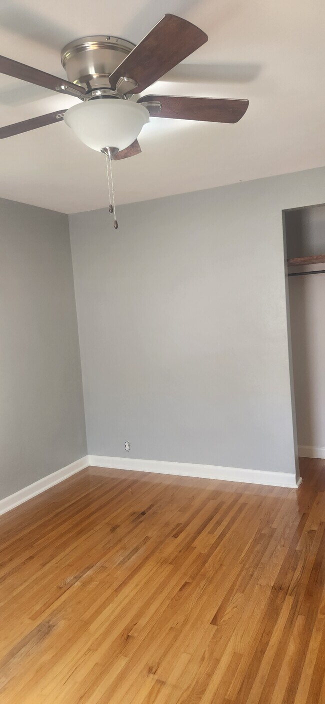 Building Photo - 528 John St