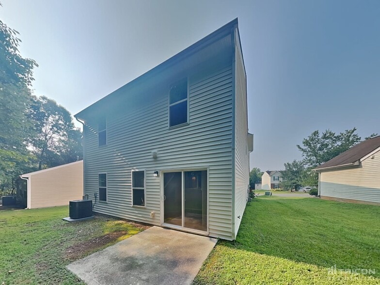 Building Photo - 7029 Sunman Rd
