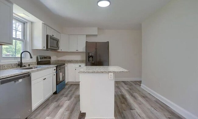 Building Photo - 1140 Loop Dr
