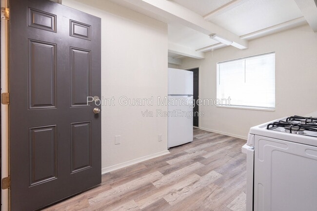 Building Photo - 1341 W Dora St