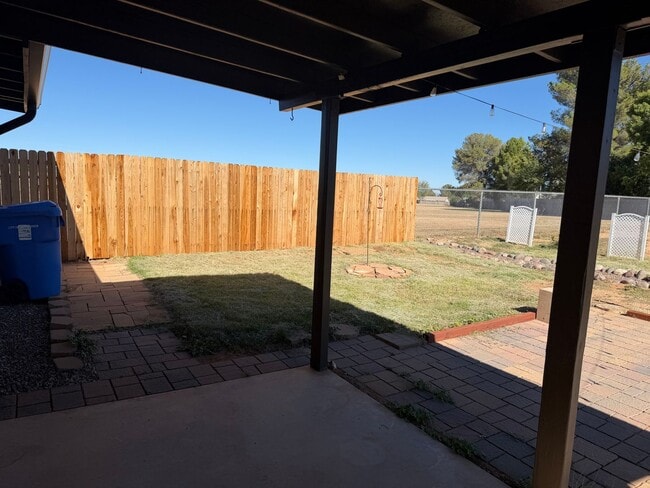 Building Photo - 3 bedroom 2 bath Next to PDS Elementary Sc...