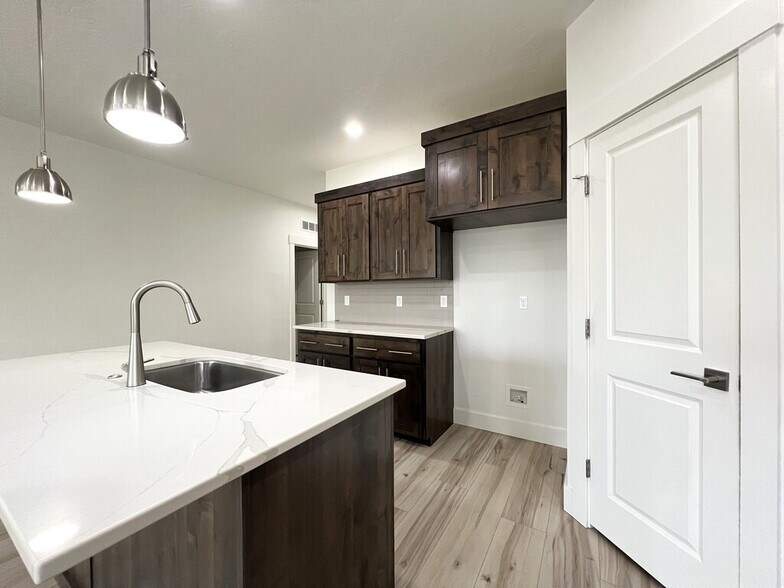 Building Photo - 2370 W Herron Ridge Dr