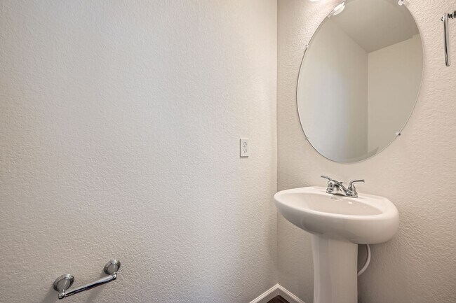 Building Photo - Updated 3-Bed Home with 2-Car Garage in Reunion Metro District