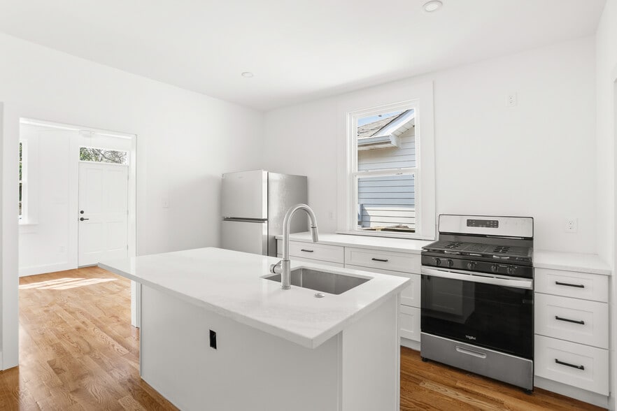 Building Photo - 8701 Green St