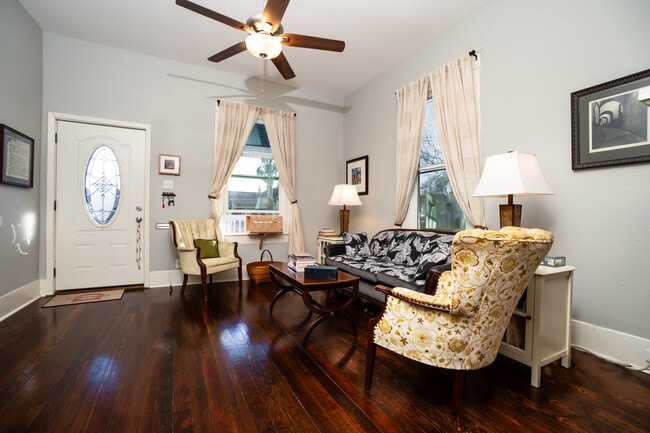 Building Photo - 207 Dilworth St