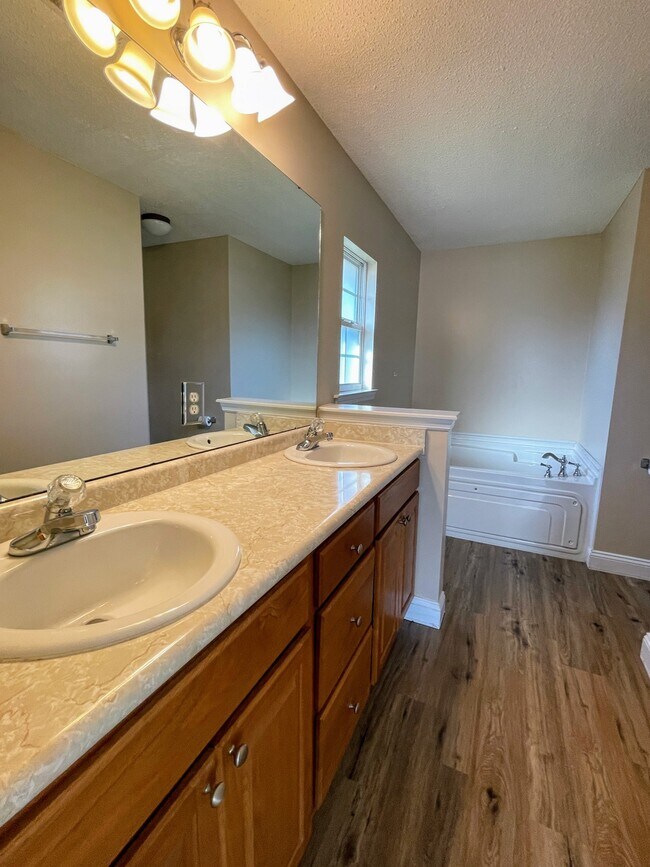 Building Photo - 29712 Robert Lee Ct