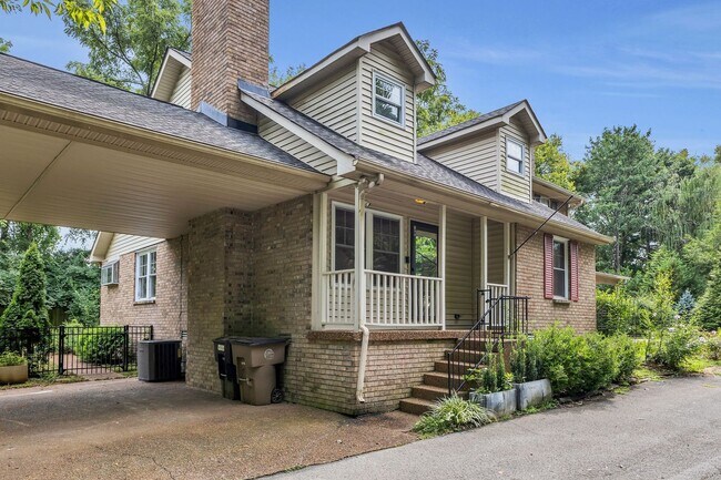 Building Photo - 5535 Thalman Dr