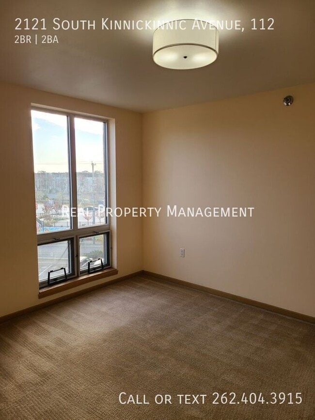 Building Photo - 2121 S Kinnickinnic Ave