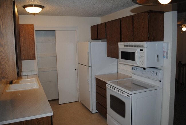 Building Photo - 112 Ridgemont Dr