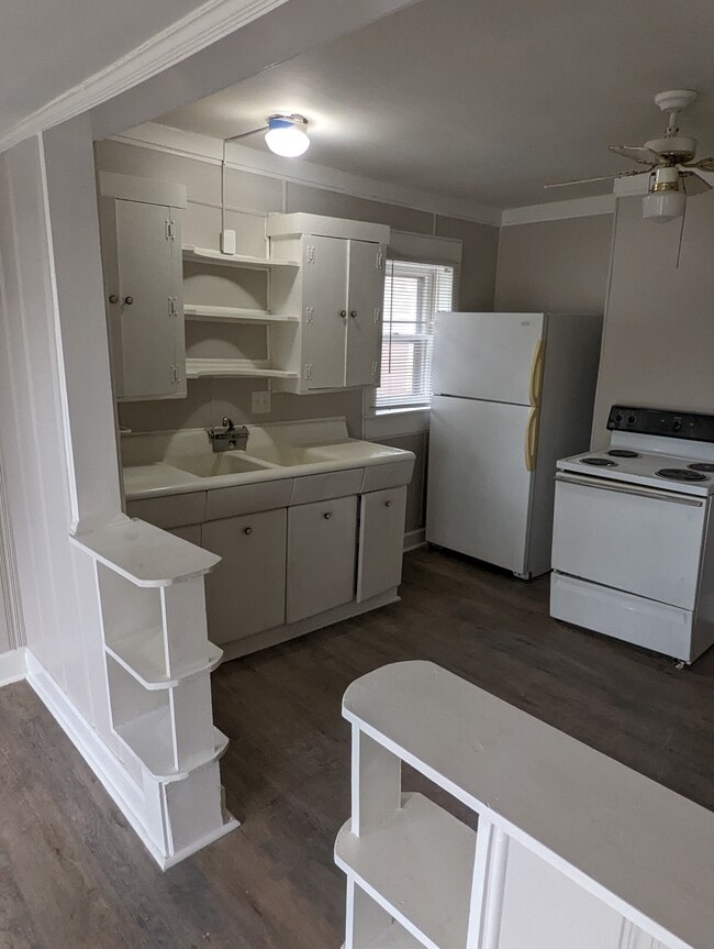 Building Photo - 1004 Ewing Blvd