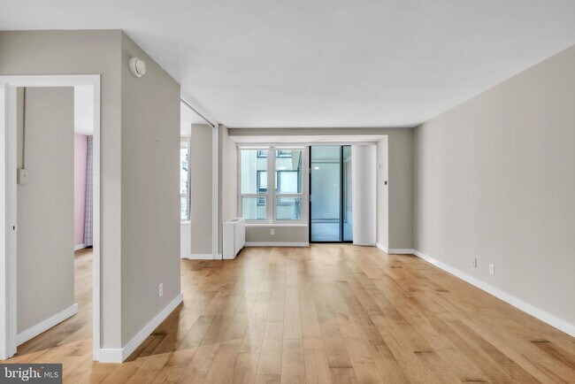 Building Photo - 224 W Rittenhouse Square